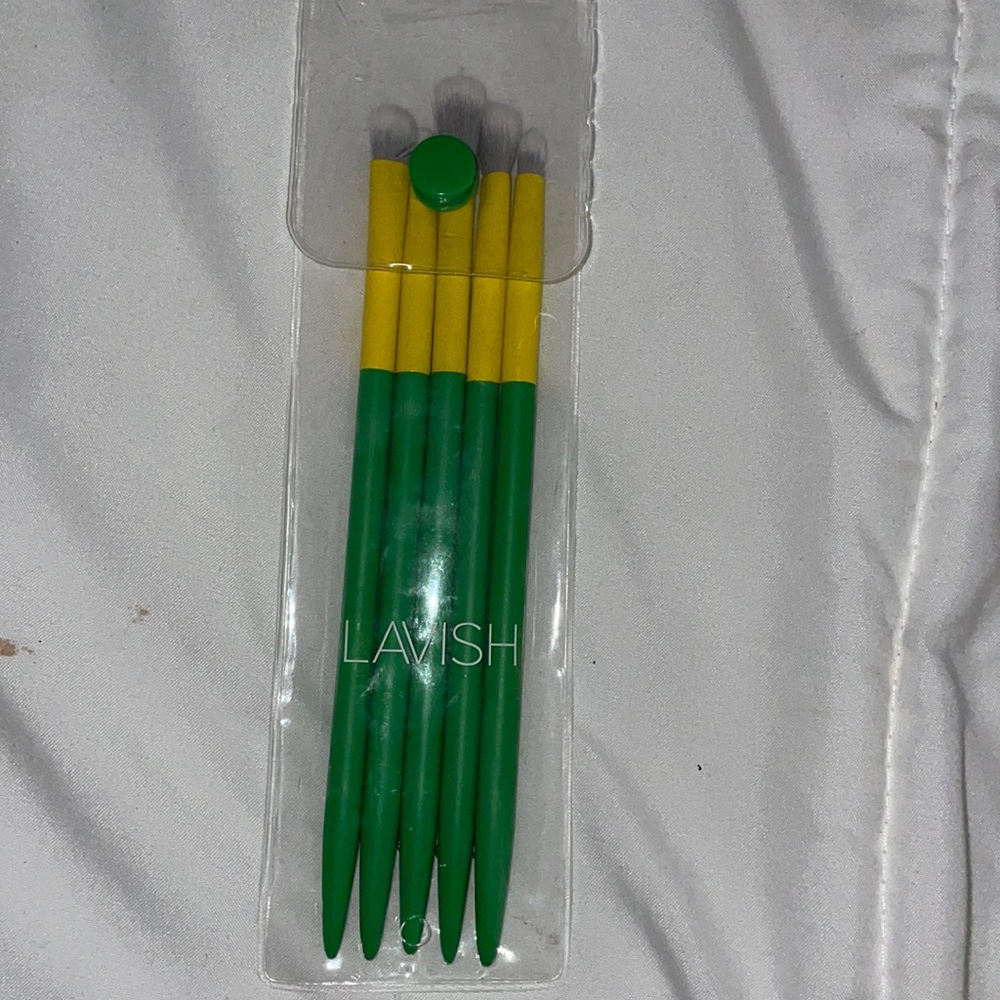*NWT* Set of 5 LAVISH eye makeup brushes
